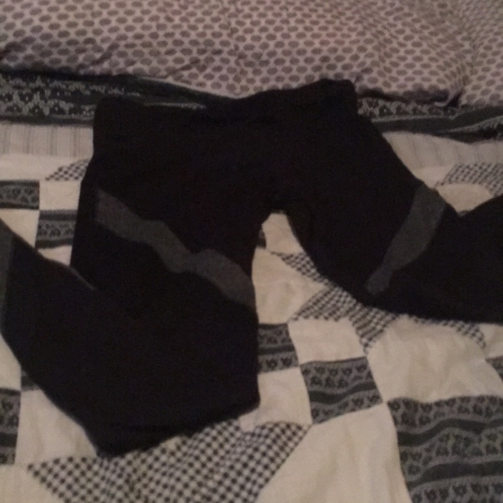 Yoga/Leggings With Mesh Panels
